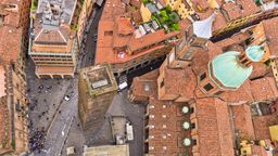 Busca vuelos baratos a Bolonia