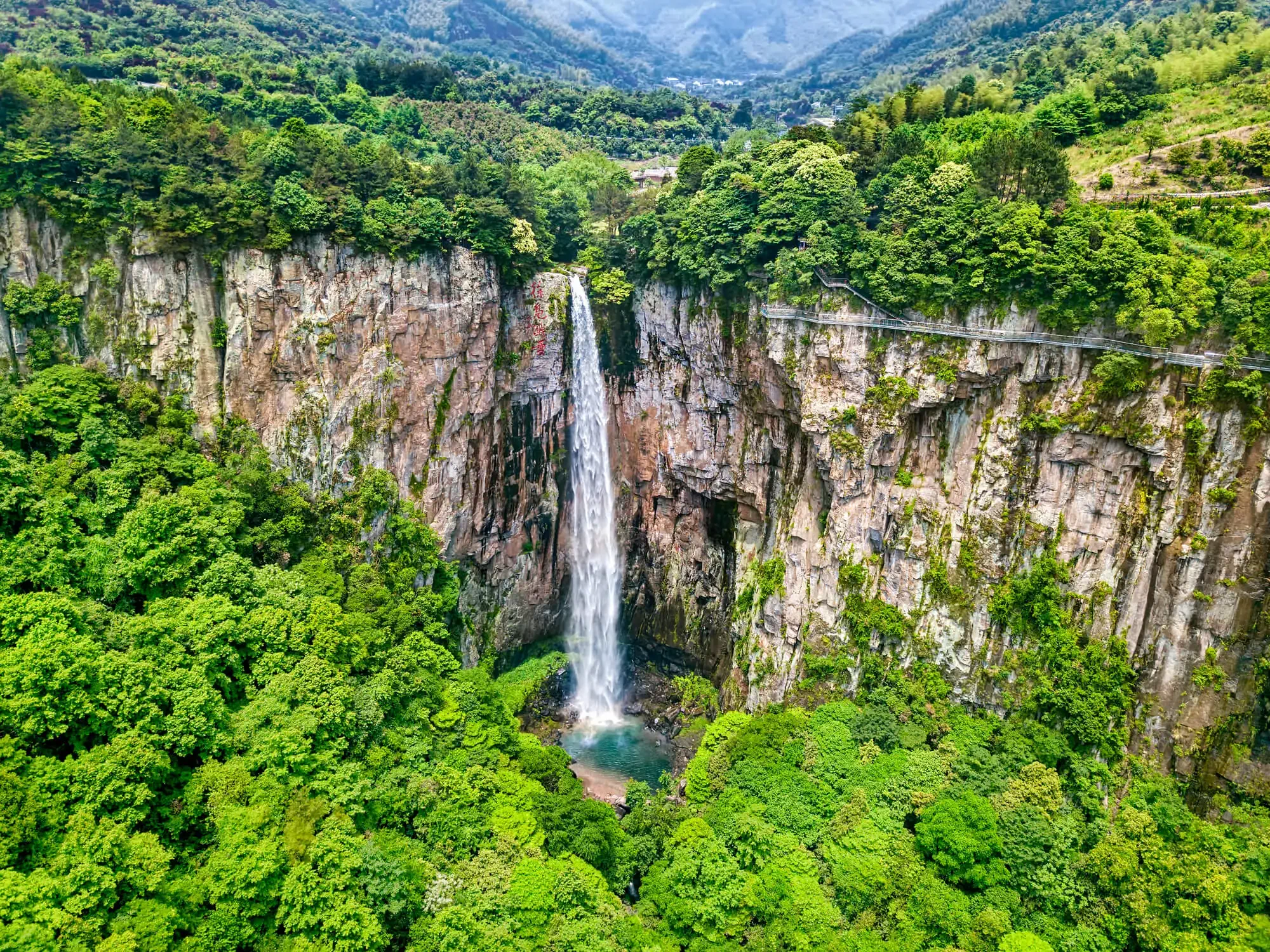 cascada-piedra-volada