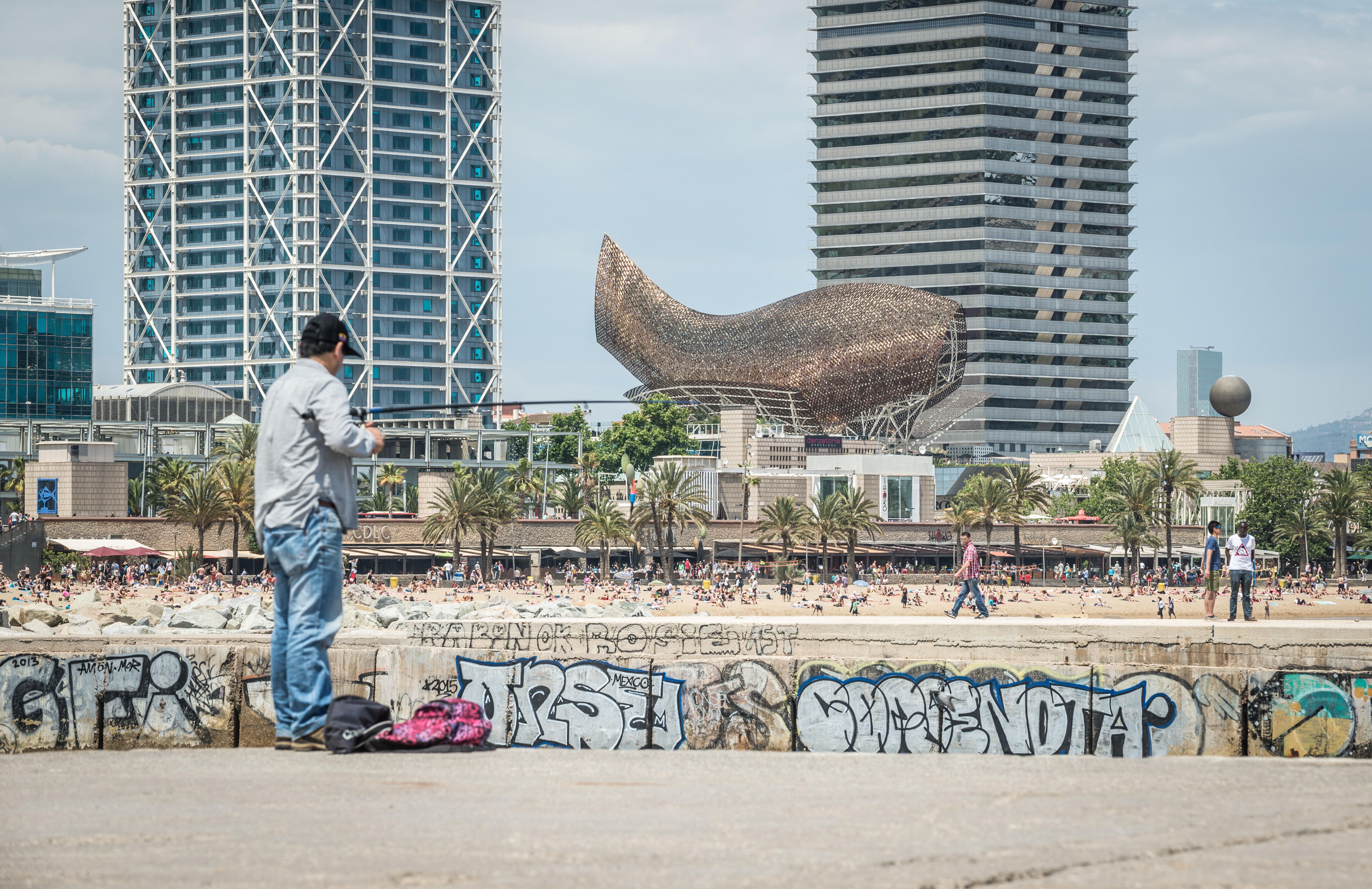 Encuentra vuelos baratos de Canc&uacute;n a Barcelona