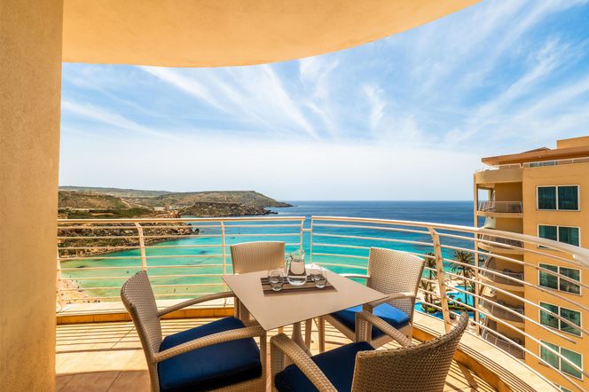Radisson Blu Golden Sands Resort & Spa, Golden Bay