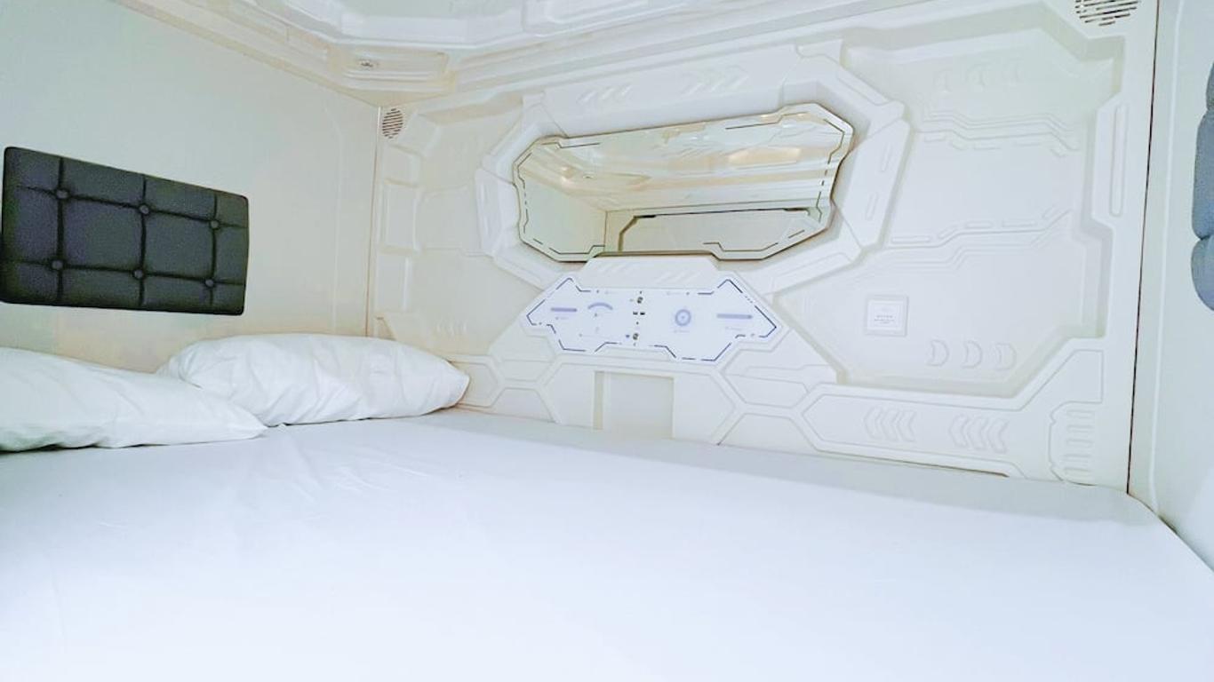 Hostel Space Capsule