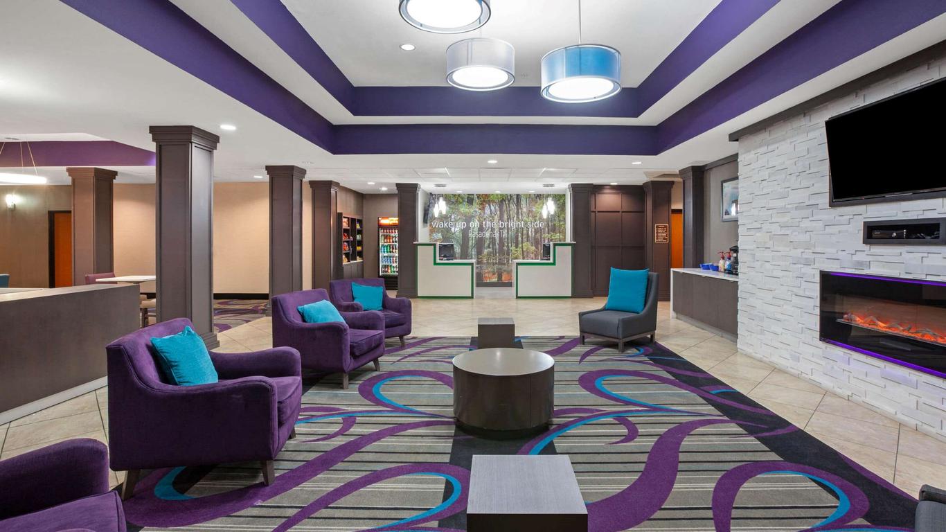 La Quinta Inn & Suites by Wyndham Pasadena North