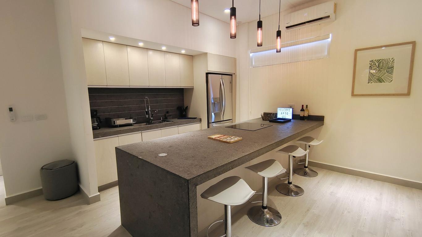 1st Luxury Warehouse
