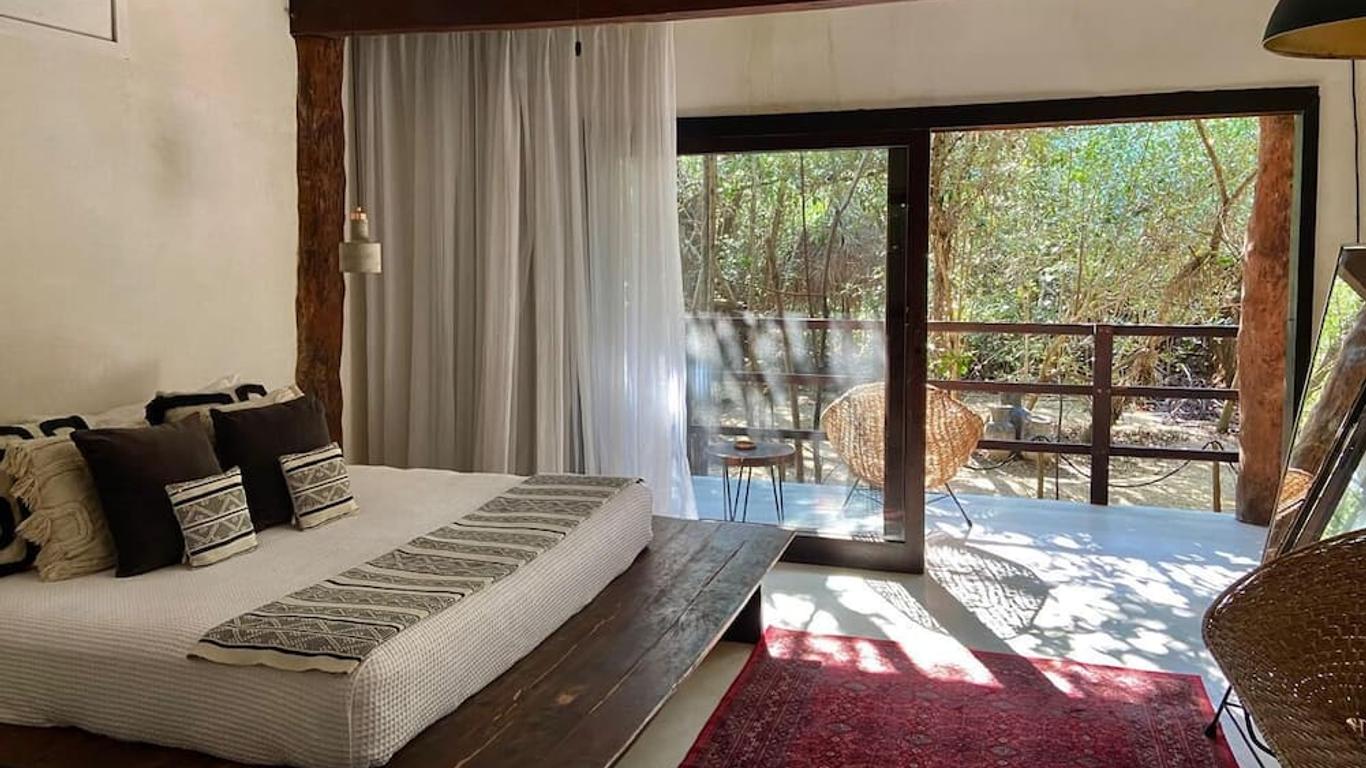 Amor Rooms
