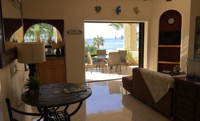 One Bedroom Condo On The Beach, Wi-Fi, Arch View, Bbq, Dish Tv!