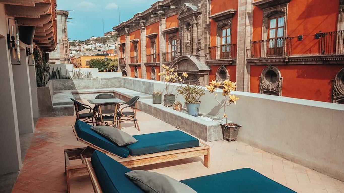 Mikaella Hotel