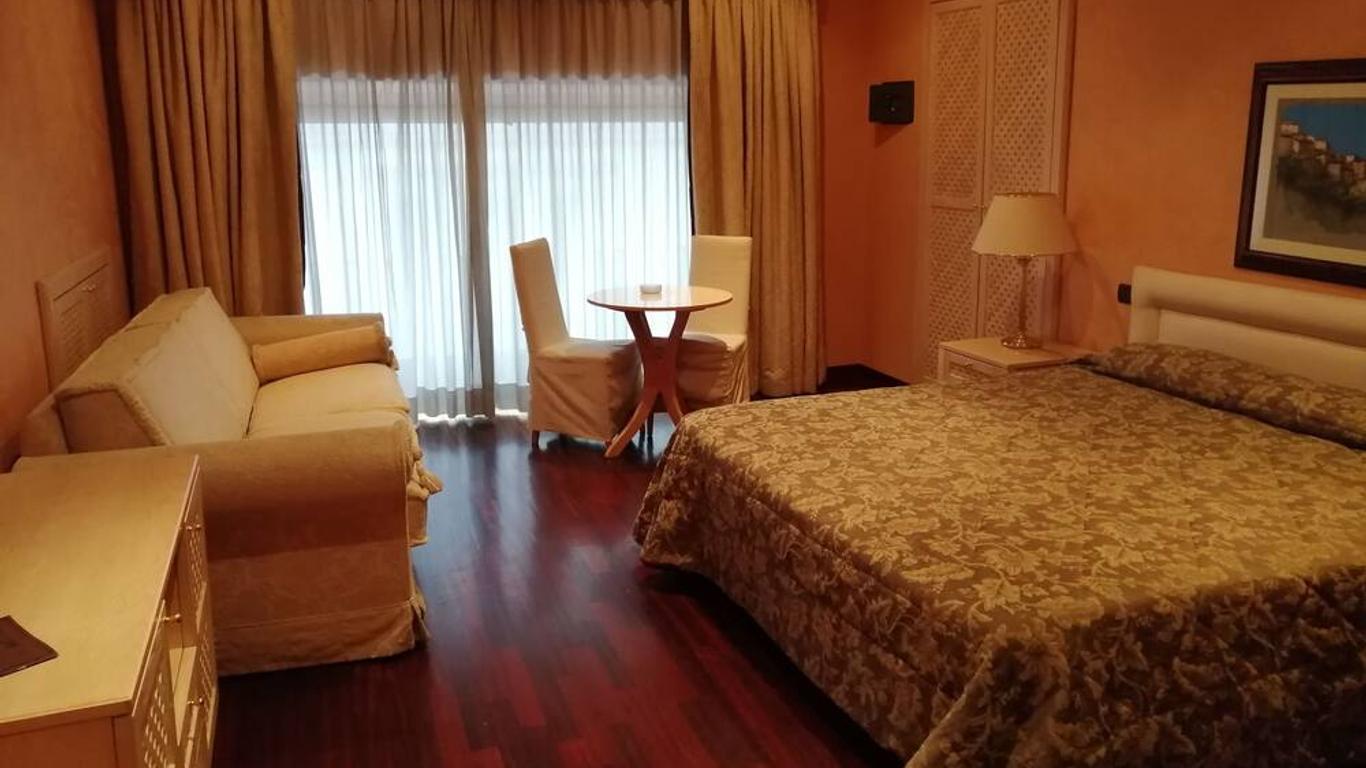 Colosseo Studio Suites