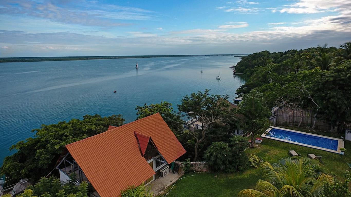 Seven Blue House Village & Lodge