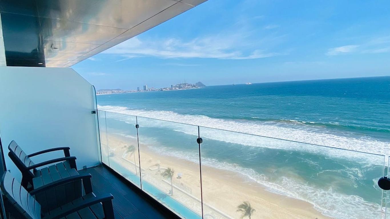 Torre Central 102: Malecón, Lujo y Vistas de ensueño.