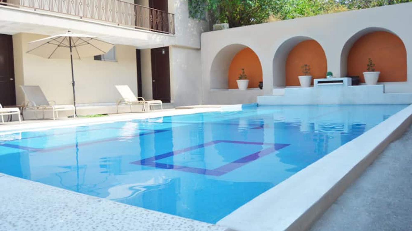 Hotel Zirahuen