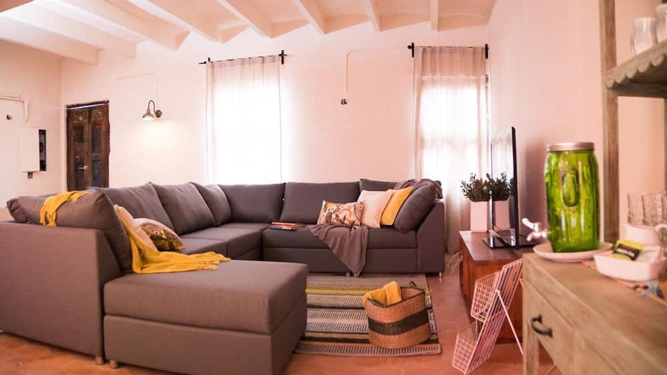 Cactus Hostel & Suites