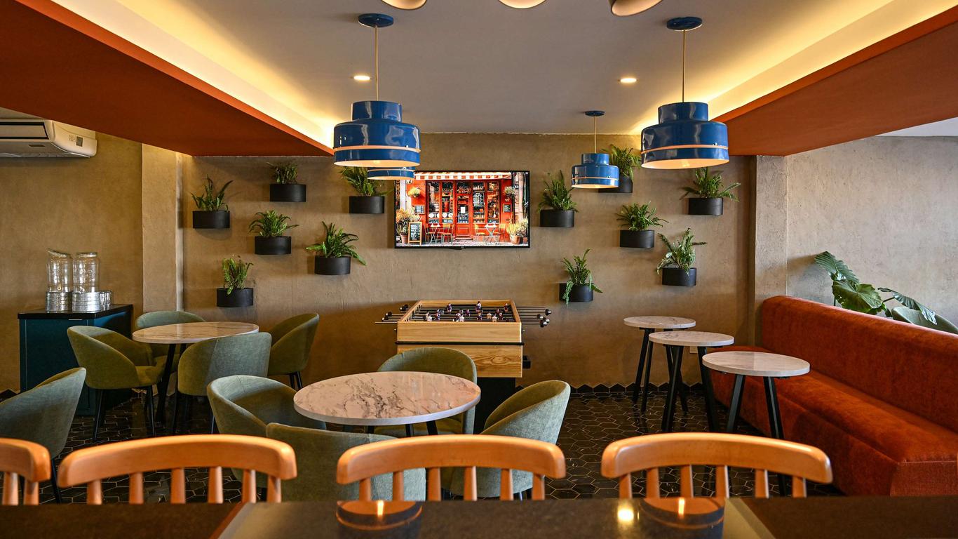 Vista Express Guadalajara Expo SureStay Collection by BW
