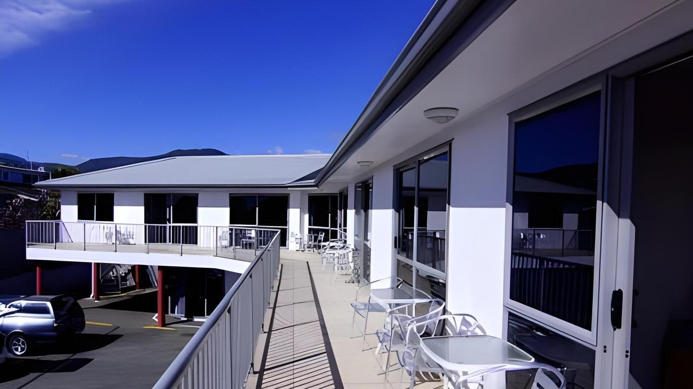 Bay Crest Motor Lodge