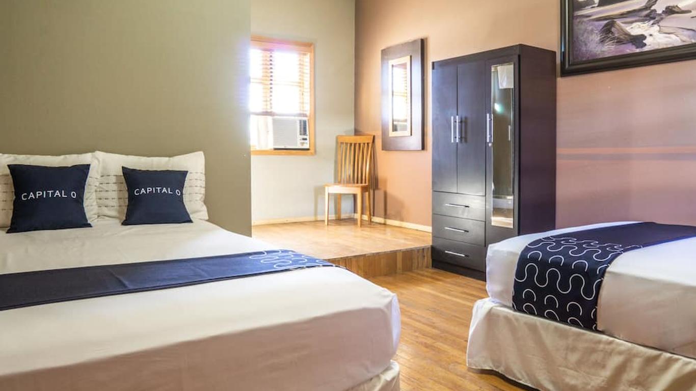 Capital O Hotel Villa Azura