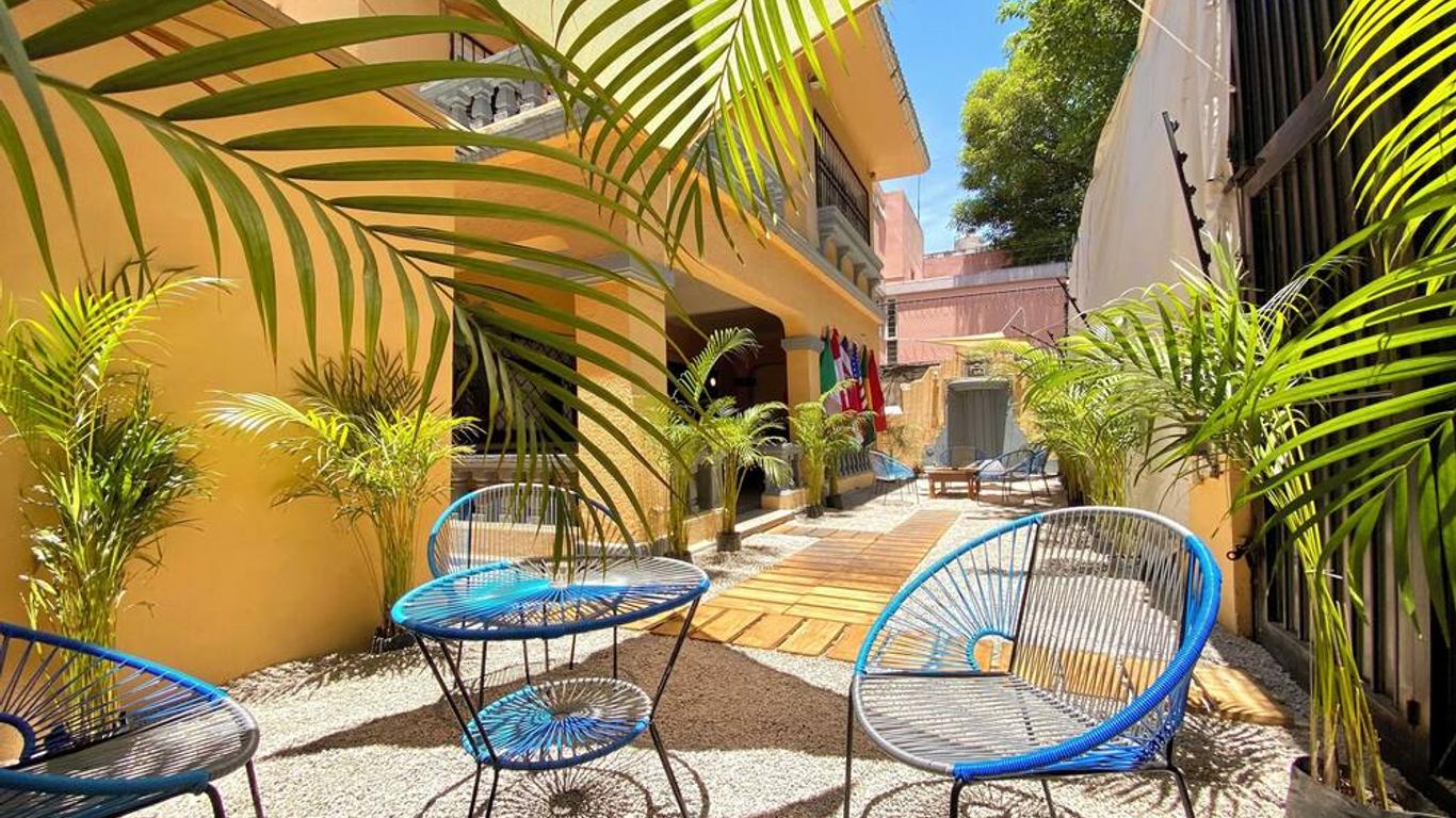 Roomies Hostel Centro Medico
