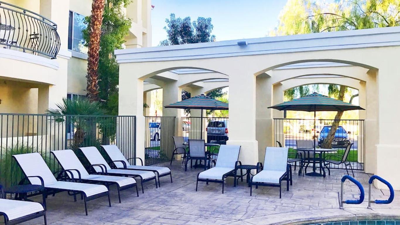 Club de Soleil All-Suite Resort
