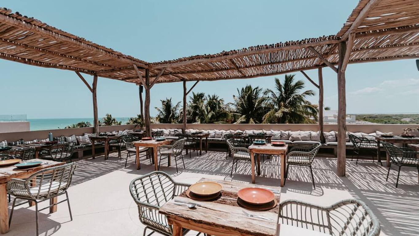 Dos Mares Pool Club Boutique Hotel