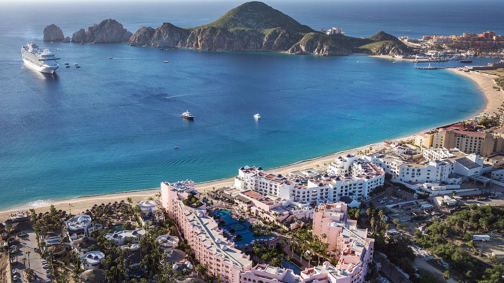 Pueblo Bonito Rose Resort And Spa en $6,625 ($̶1̶3̶,̶4̶4̶8̶). Cabo San